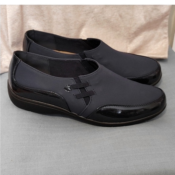 Angel Steps  Black/Navy Patent Leather accented flats with Arch Support size 10 - Picture 10 of 11